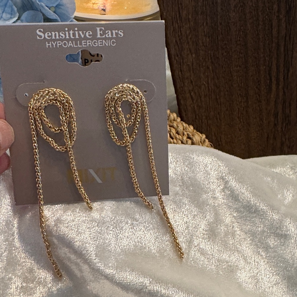 🌸Final price🌸 White Barn Gold Chain Earrings for Sensitive Ears